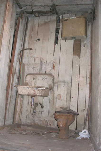 old-bathroom.jpg